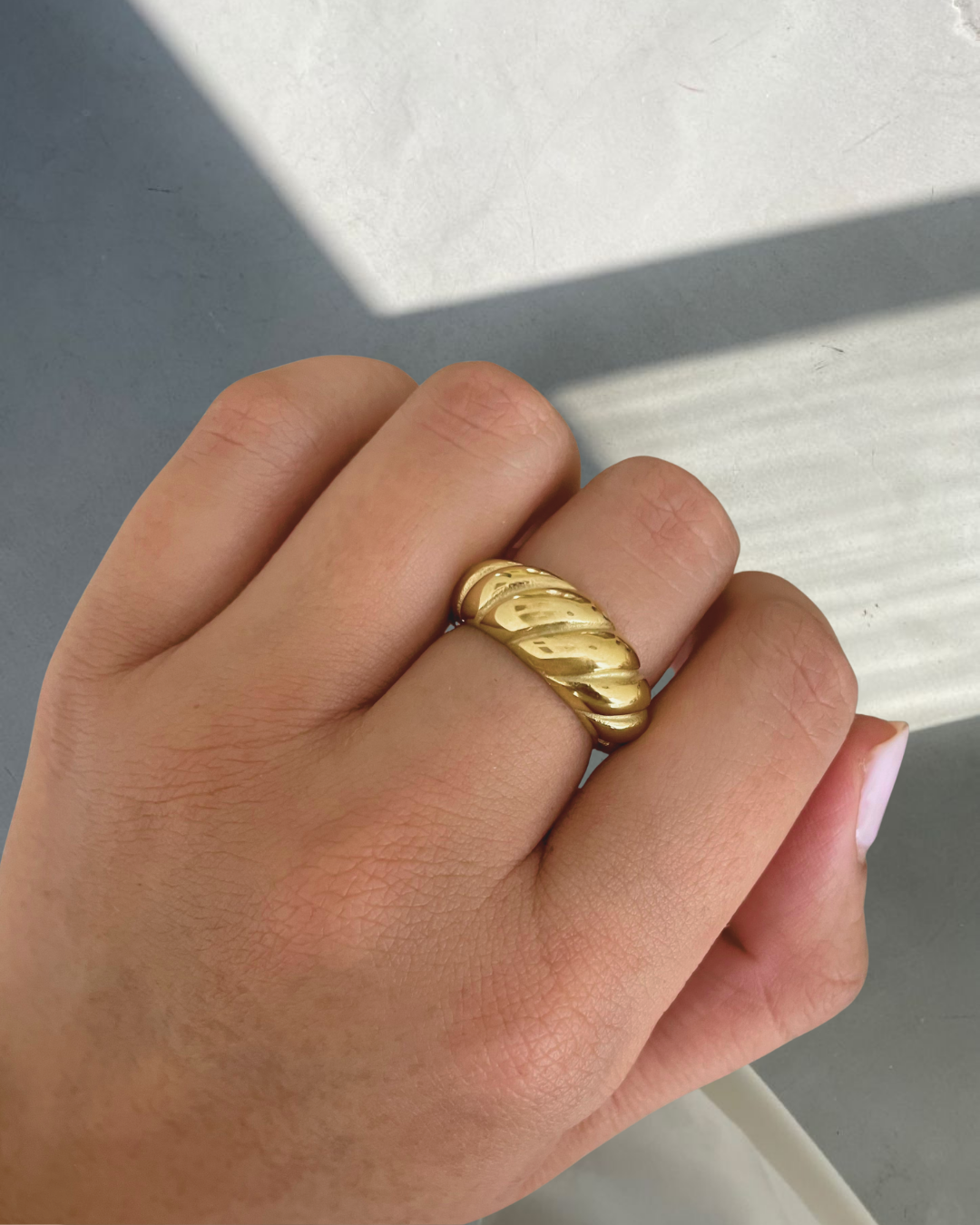 DIONE  RING